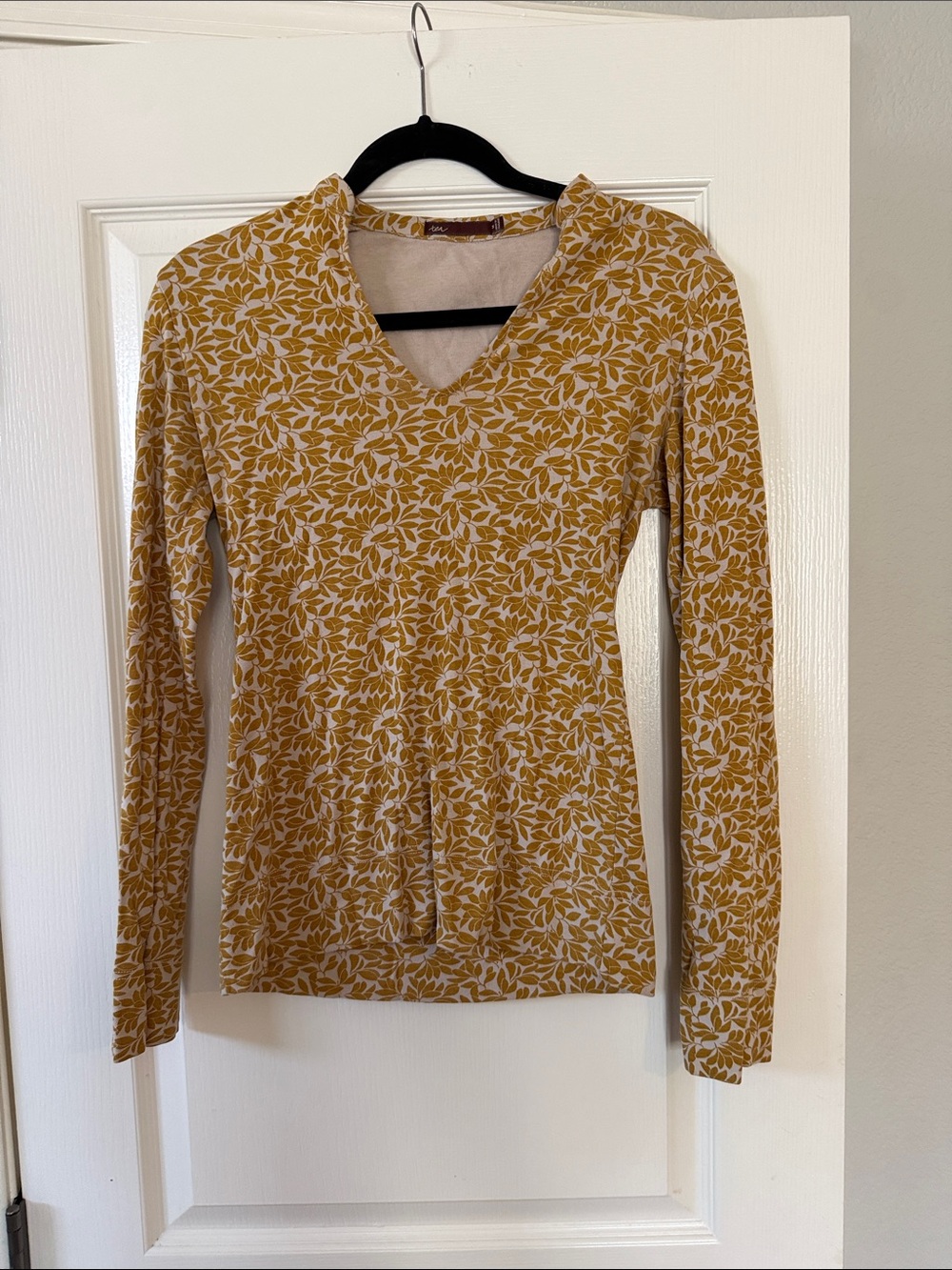 V-Neck Long Sleeve Top in Mustard Leaf Print
